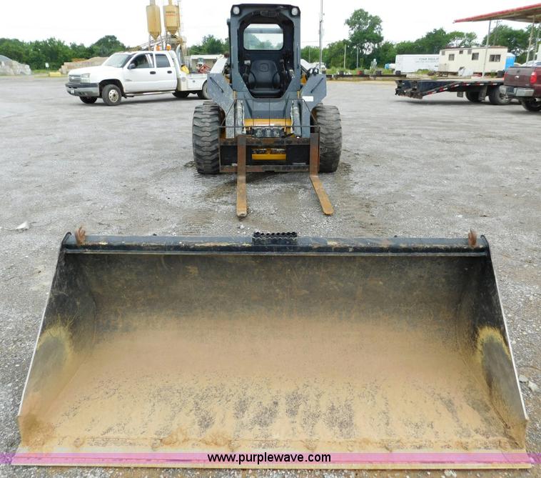 image for item L5849 2011 John Deere 328D skid steer