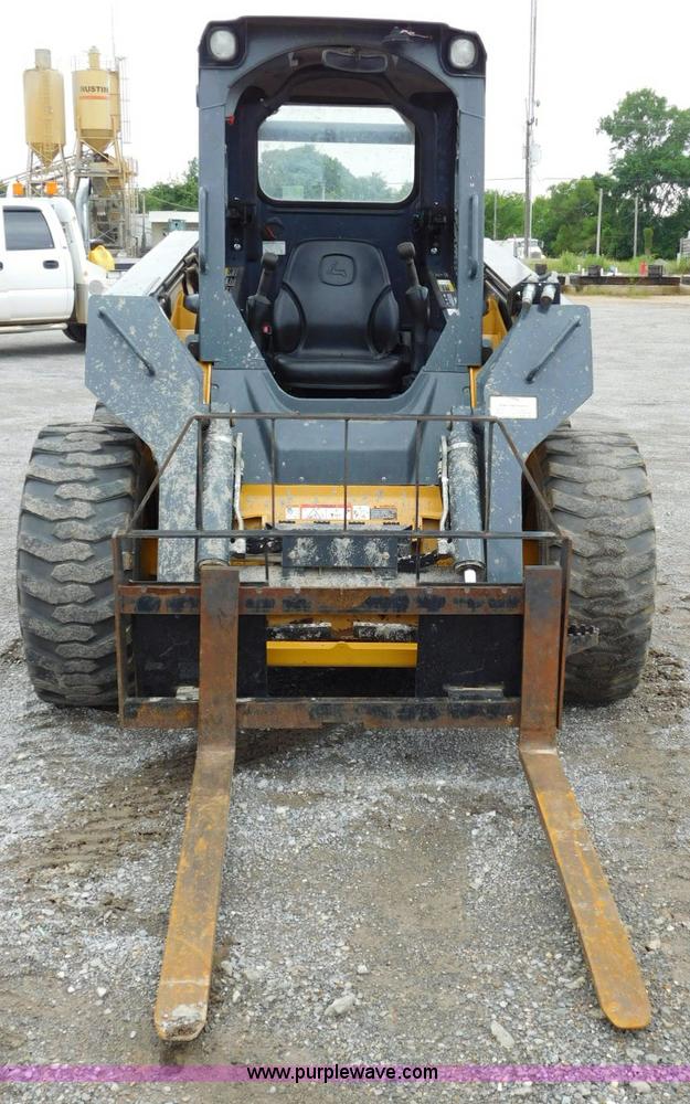 image for item L5849 2011 John Deere 328D skid steer