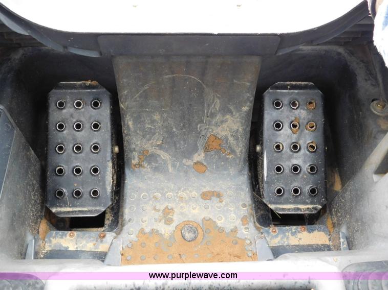 image for item L5849 2011 John Deere 328D skid steer