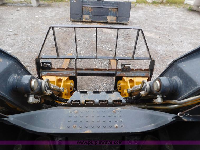 image for item L5849 2011 John Deere 328D skid steer