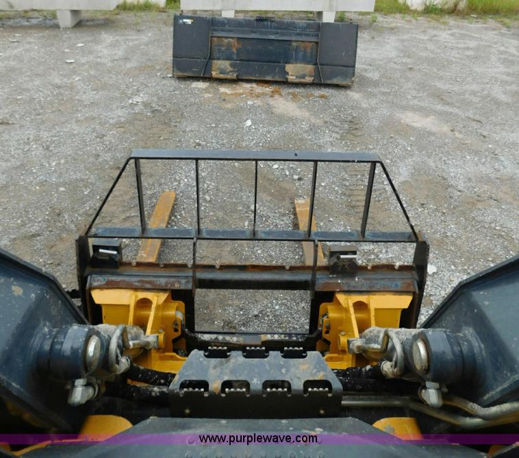 image for item L5849 2011 John Deere 328D skid steer