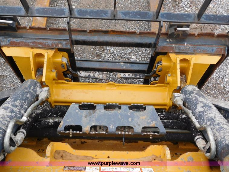 image for item L5849 2011 John Deere 328D skid steer