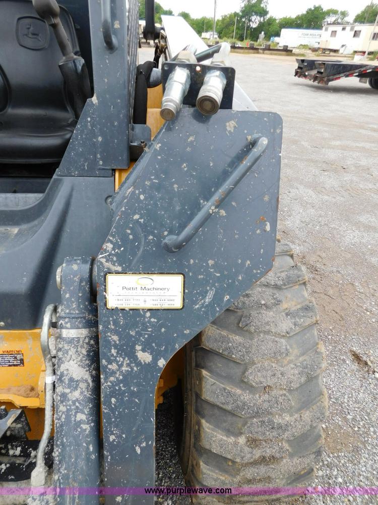image for item L5849 2011 John Deere 328D skid steer