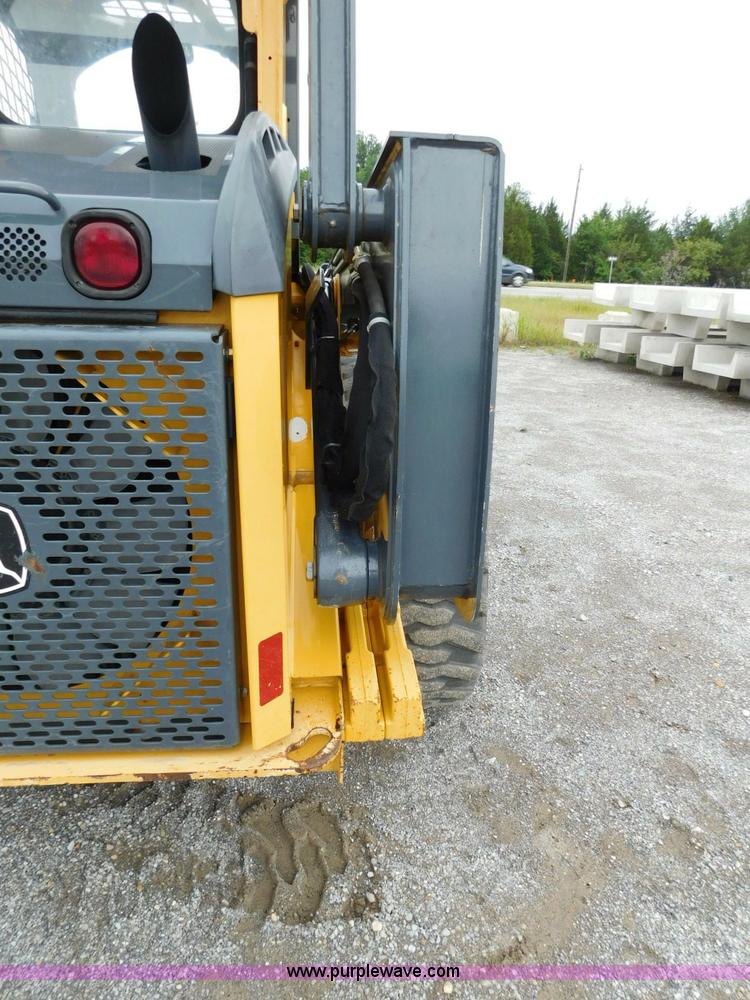 image for item L5849 2011 John Deere 328D skid steer
