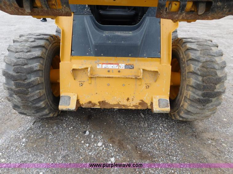 image for item L5849 2011 John Deere 328D skid steer