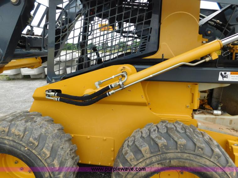 image for item L5849 2011 John Deere 328D skid steer