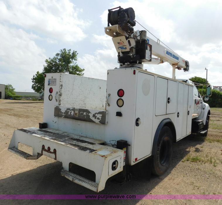 image for item L5855 2005 Ford F750 Super Duty service truck with crane