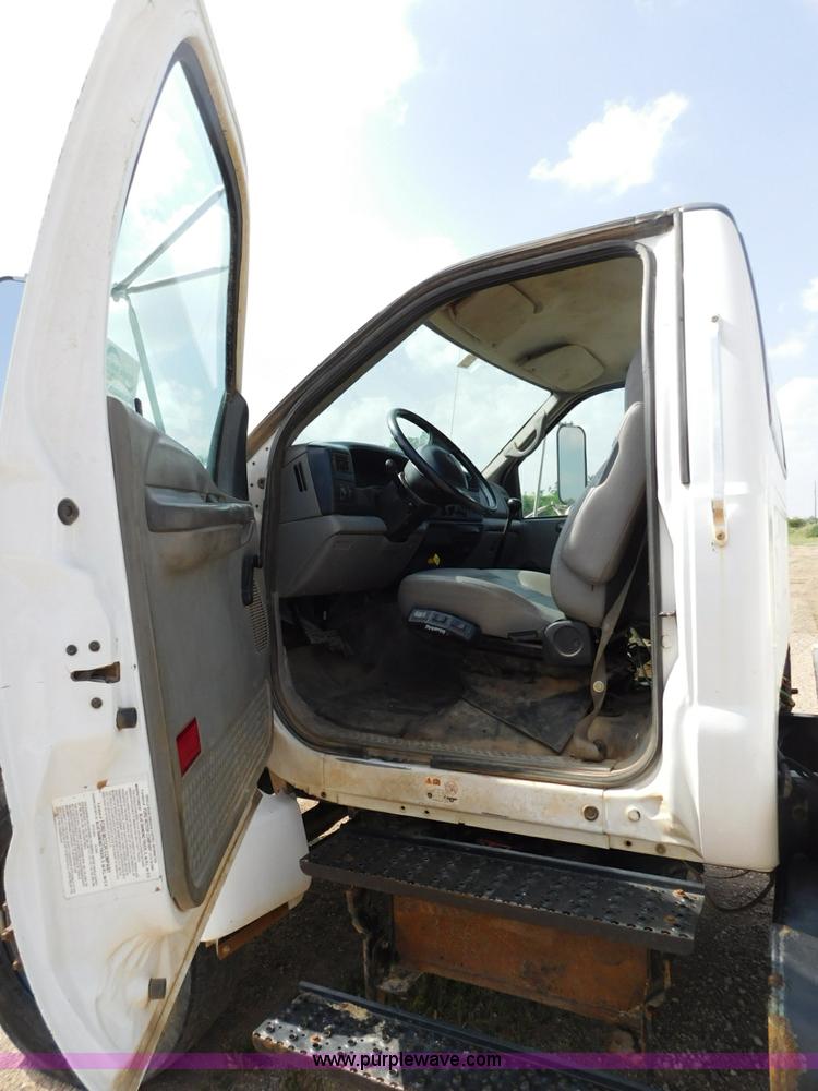 image for item L5855 2005 Ford F750 Super Duty service truck with crane