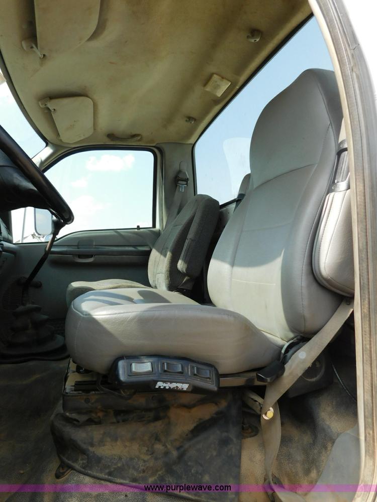 image for item L5855 2005 Ford F750 Super Duty service truck with crane