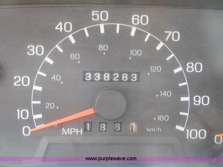 image for item L5855 2005 Ford F750 Super Duty service truck with crane