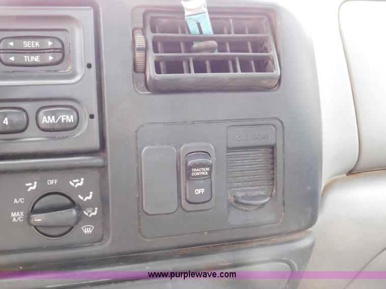 image for item L5855 2005 Ford F750 Super Duty service truck with crane