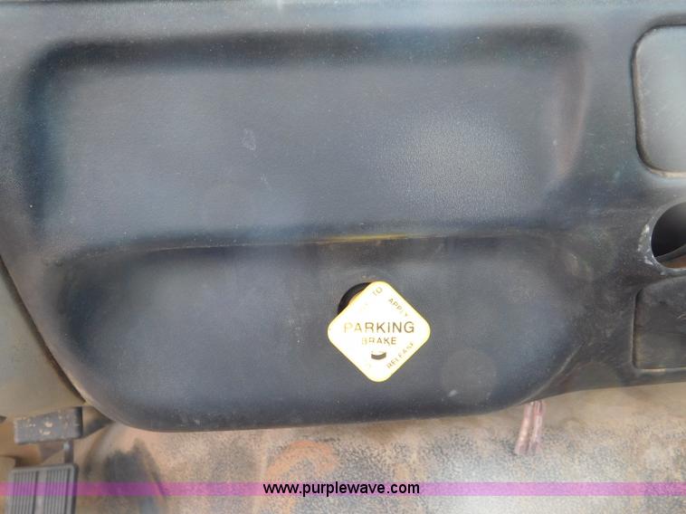 image for item L5855 2005 Ford F750 Super Duty service truck with crane