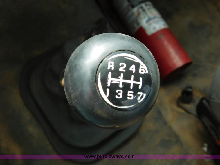 image for item L5855 2005 Ford F750 Super Duty service truck with crane