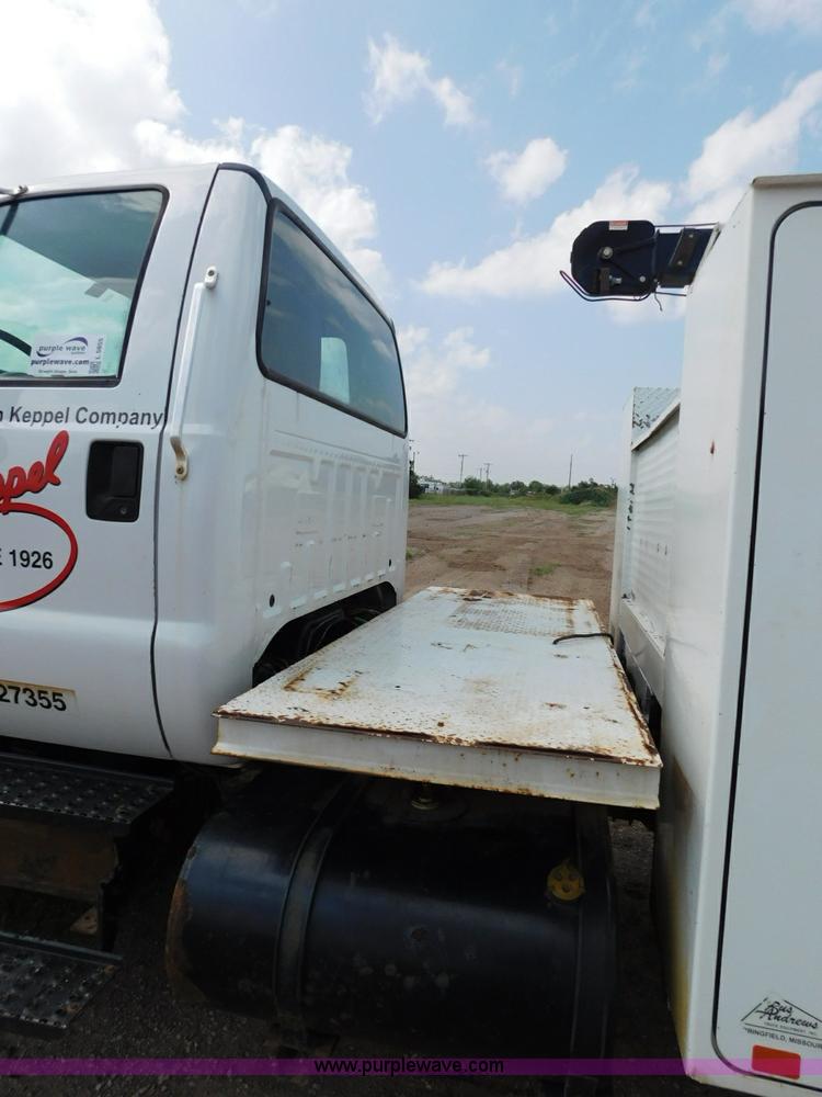 image for item L5855 2005 Ford F750 Super Duty service truck with crane