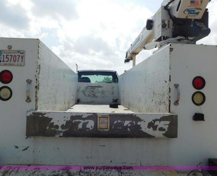 image for item L5855 2005 Ford F750 Super Duty service truck with crane
