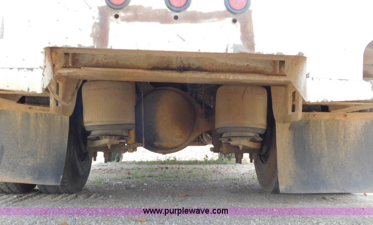 image for item L5855 2005 Ford F750 Super Duty service truck with crane