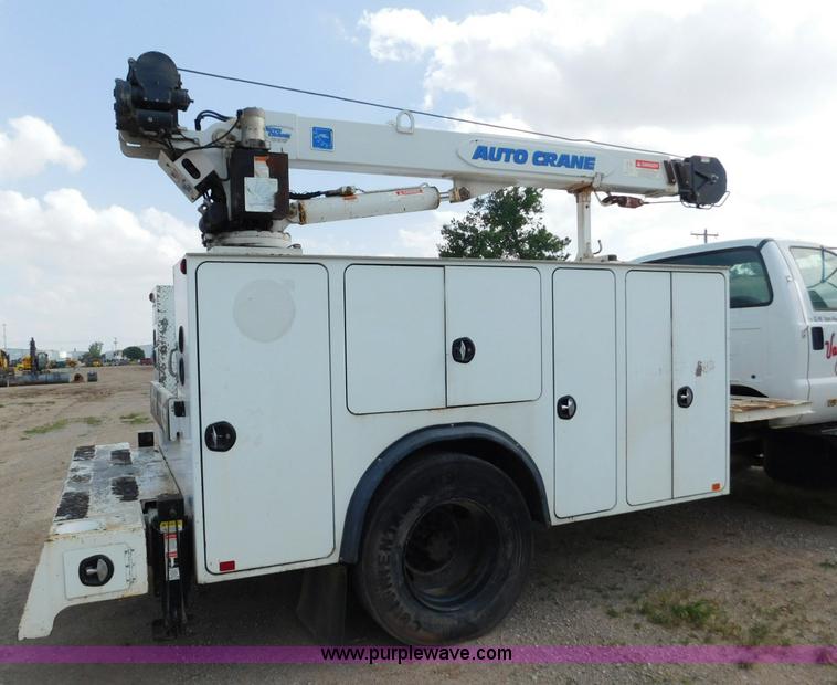 image for item L5855 2005 Ford F750 Super Duty service truck with crane