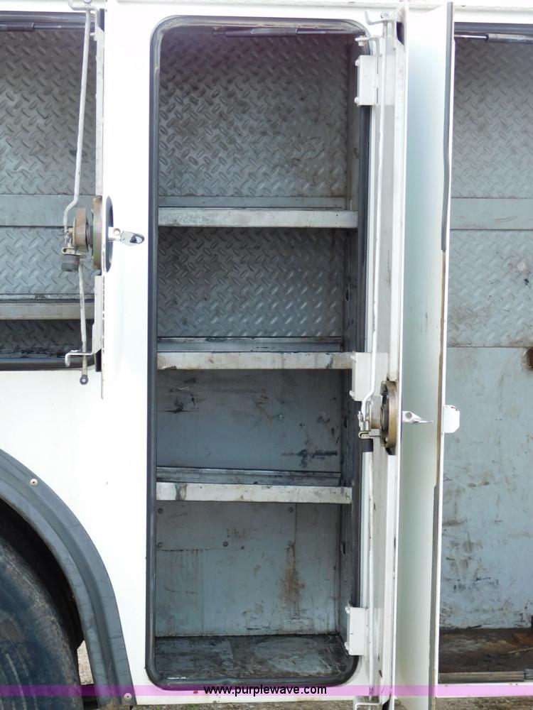 image for item L5855 2005 Ford F750 Super Duty service truck with crane