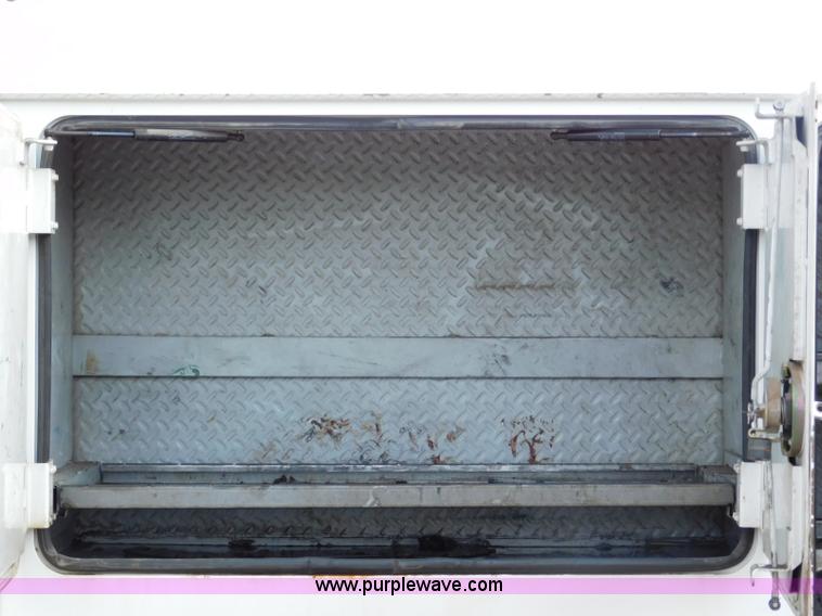 image for item L5855 2005 Ford F750 Super Duty service truck with crane