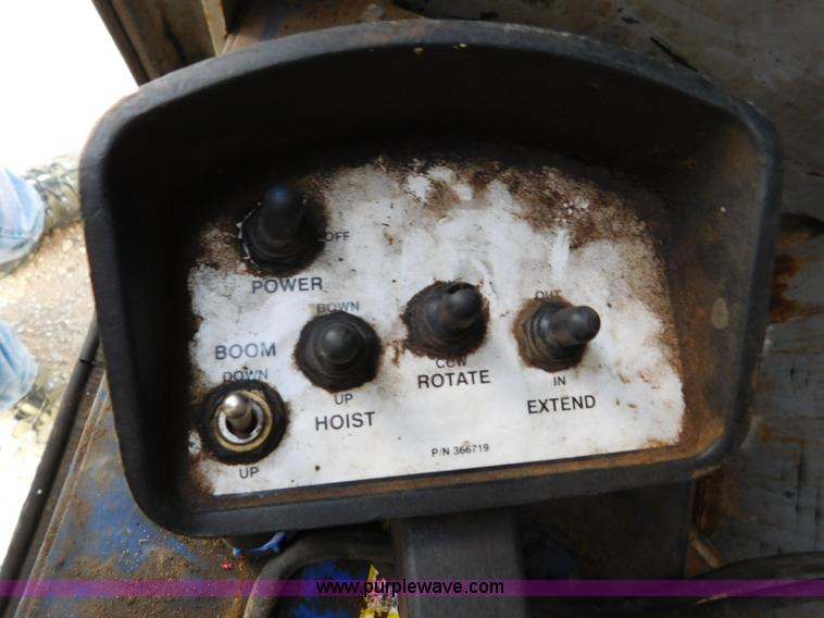 image for item L5855 2005 Ford F750 Super Duty service truck with crane