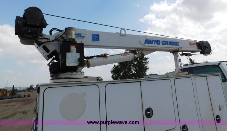 image for item L5855 2005 Ford F750 Super Duty service truck with crane