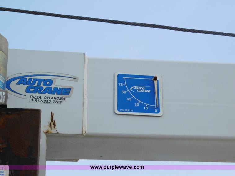 image for item L5855 2005 Ford F750 Super Duty service truck with crane