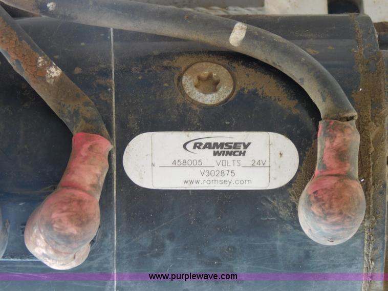 image for item L5855 2005 Ford F750 Super Duty service truck with crane