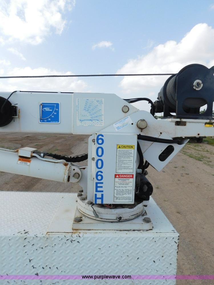 image for item L5855 2005 Ford F750 Super Duty service truck with crane