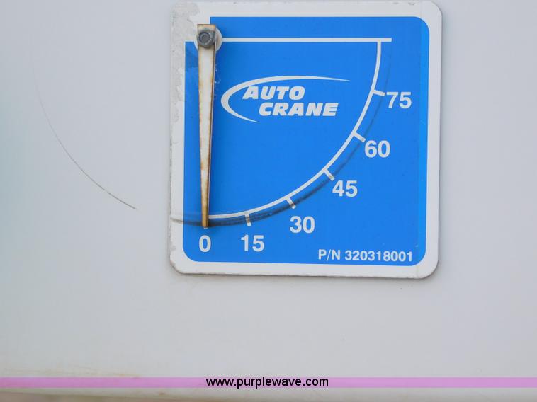 image for item L5855 2005 Ford F750 Super Duty service truck with crane