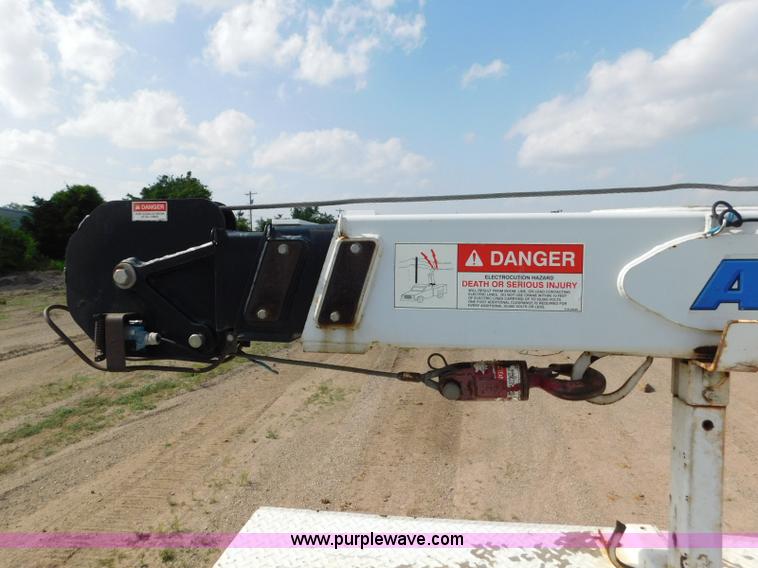 image for item L5855 2005 Ford F750 Super Duty service truck with crane