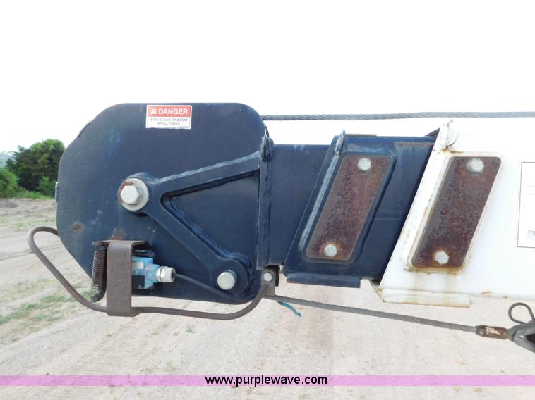 image for item L5855 2005 Ford F750 Super Duty service truck with crane