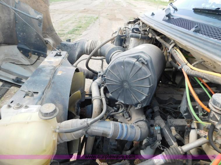 image for item L5855 2005 Ford F750 Super Duty service truck with crane