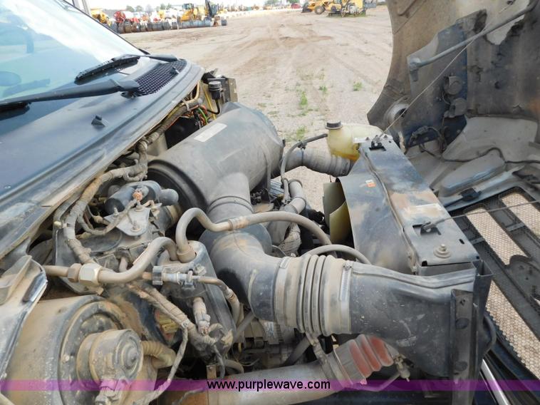 image for item L5855 2005 Ford F750 Super Duty service truck with crane