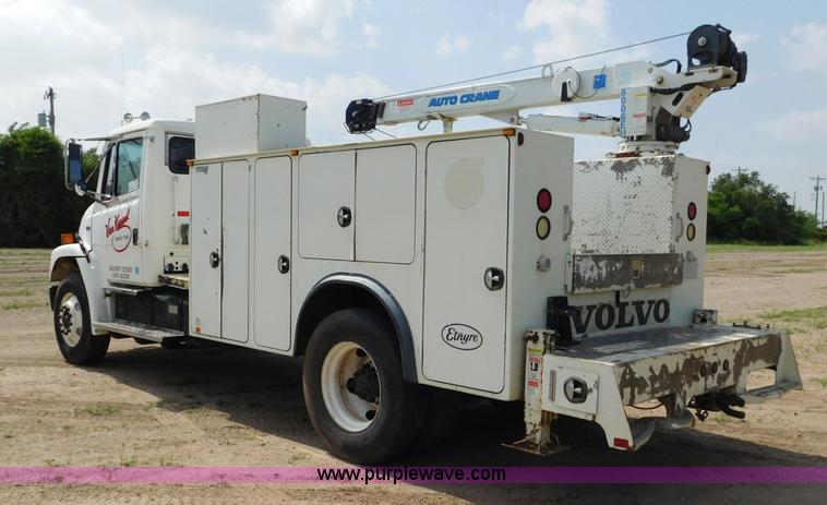 image for item L5856 2001 Freightliner FL70 service truck