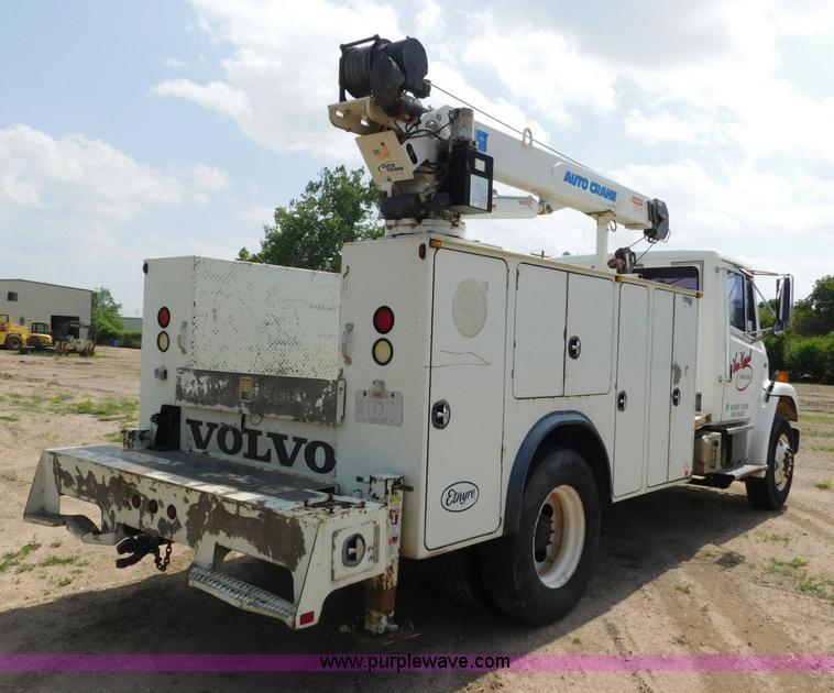 image for item L5856 2001 Freightliner FL70 service truck