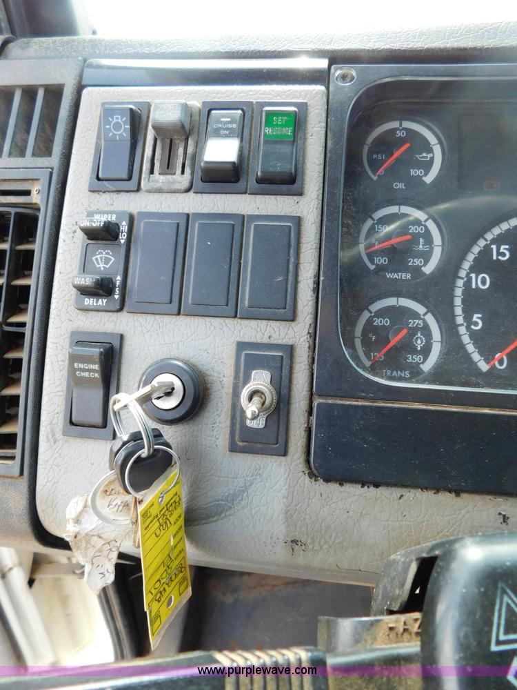 image for item L5856 2001 Freightliner FL70 service truck