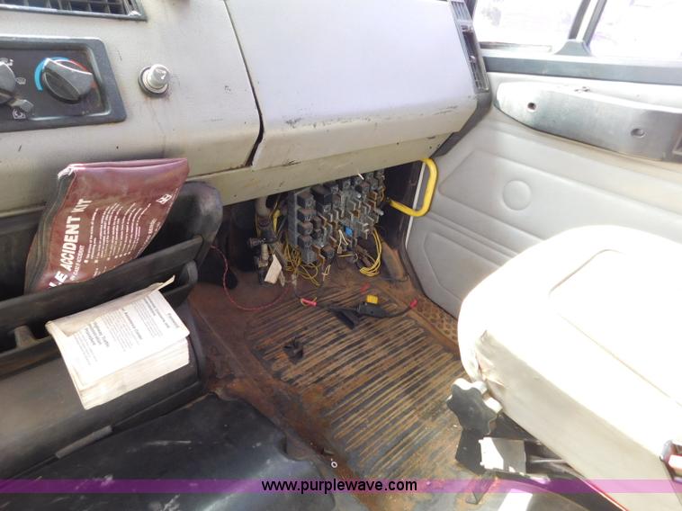 image for item L5856 2001 Freightliner FL70 service truck