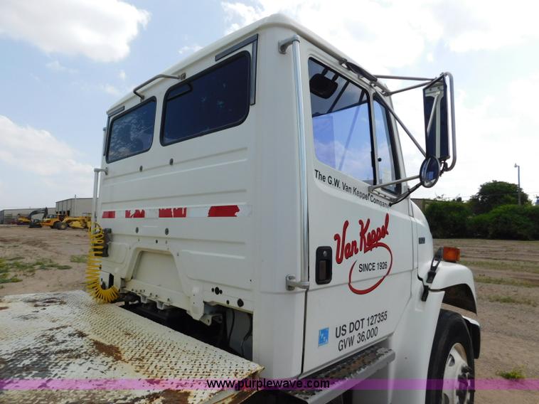 image for item L5856 2001 Freightliner FL70 service truck