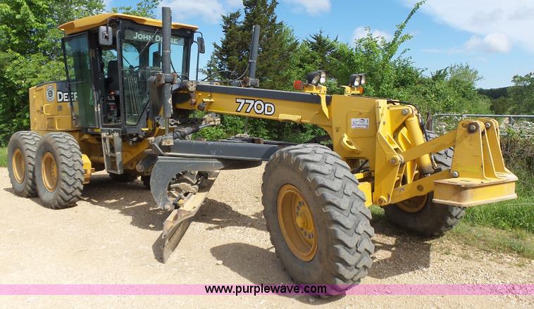 image for item L6081 2005 John Deere 770D motor grader
