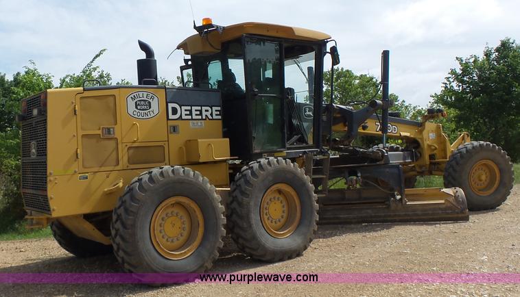 image for item L6081 2005 John Deere 770D motor grader