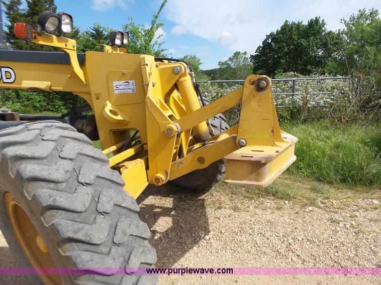 image for item L6081 2005 John Deere 770D motor grader