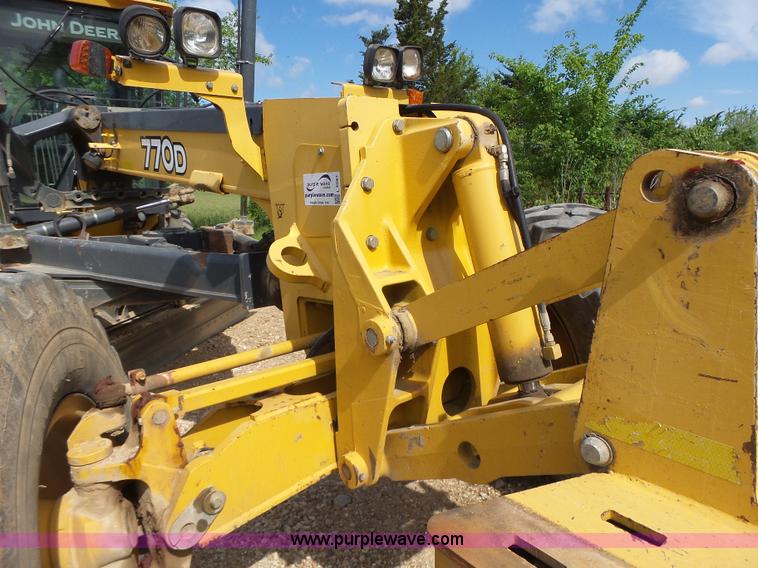 image for item L6081 2005 John Deere 770D motor grader