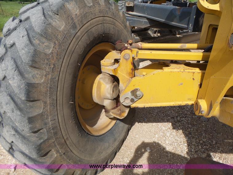 image for item L6081 2005 John Deere 770D motor grader