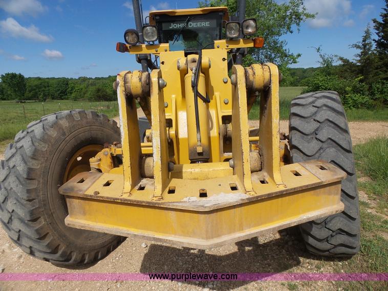 image for item L6081 2005 John Deere 770D motor grader