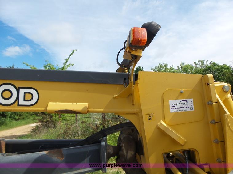 image for item L6081 2005 John Deere 770D motor grader