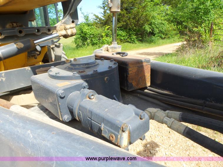 image for item L6081 2005 John Deere 770D motor grader