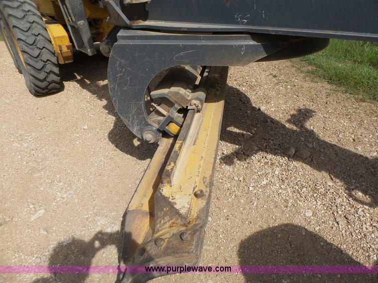 image for item L6081 2005 John Deere 770D motor grader