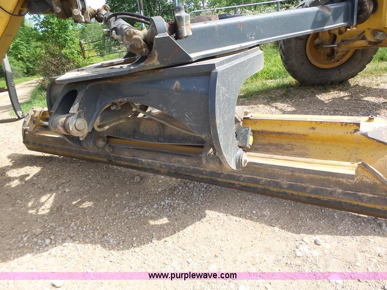 image for item L6081 2005 John Deere 770D motor grader