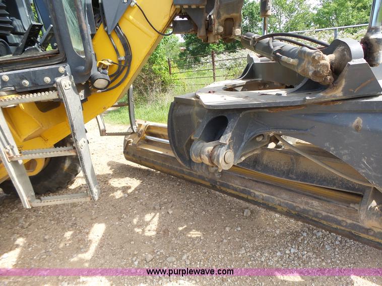 image for item L6081 2005 John Deere 770D motor grader