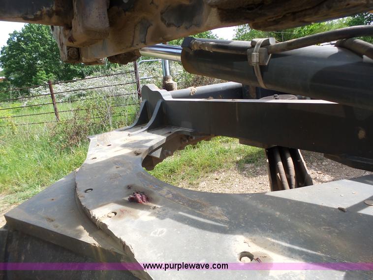 image for item L6081 2005 John Deere 770D motor grader